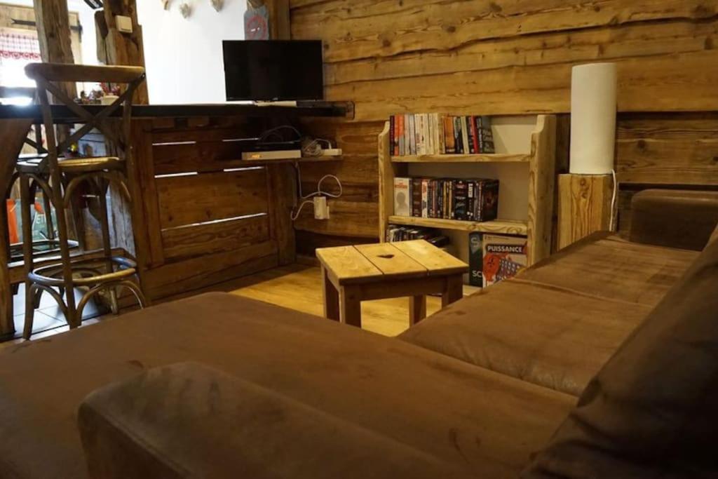 La Grange De Pimberty - Beautiful Apartments 27 Miles From Geneva Vailly المظهر الخارجي الصورة